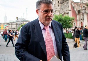 Juez invalida caso contra abogados ligados a Julio Scherer