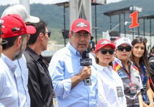 Preside Sergio Salomón banderazo inicial de la sexta fecha de la Nascar México Series