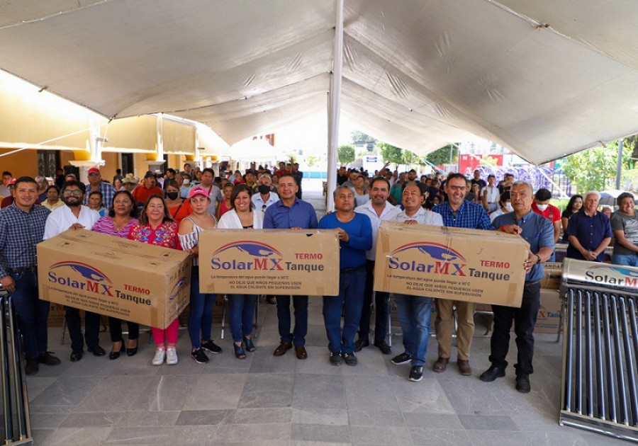 Beneficia Mundo Tlatehui a 150 familias sanandreseñas con la entrega de Calentadores Solares