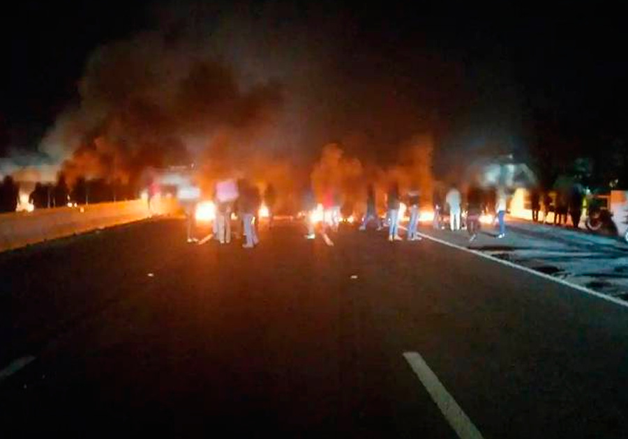 Simulan secuestro y bloquean la autopista México-Puebla