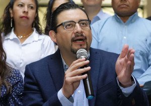 Eduardo Alcántara deja la bancada del PAN; seguirá militando en el albiazul