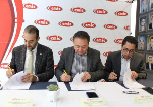 Firma Ayuntamiento de Puebla convenio de colaboración con la CMIC y OXXO
