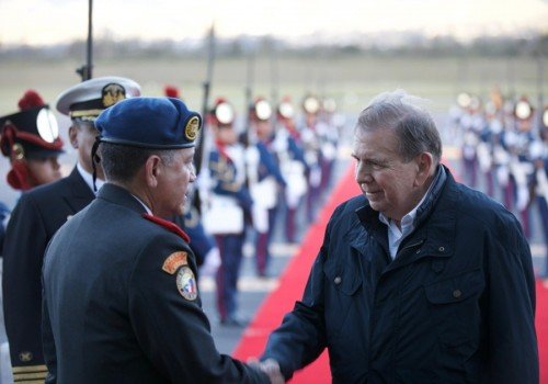 El líder opositor pide asumir él la presidencia de Venezuela