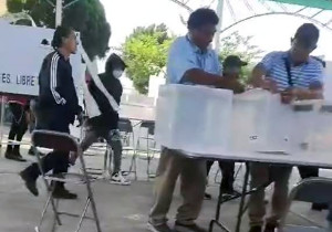 Roban paquetes electorales en la escuela Gabriela Mistral de Tlapanalá