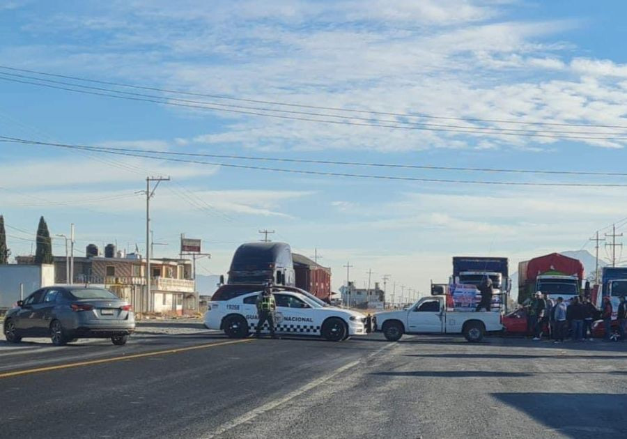 Protestan transportistas en carreteras de Puebla