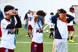 Topos FC Puebla llevó a cabo una plática y una práctica de fútbol