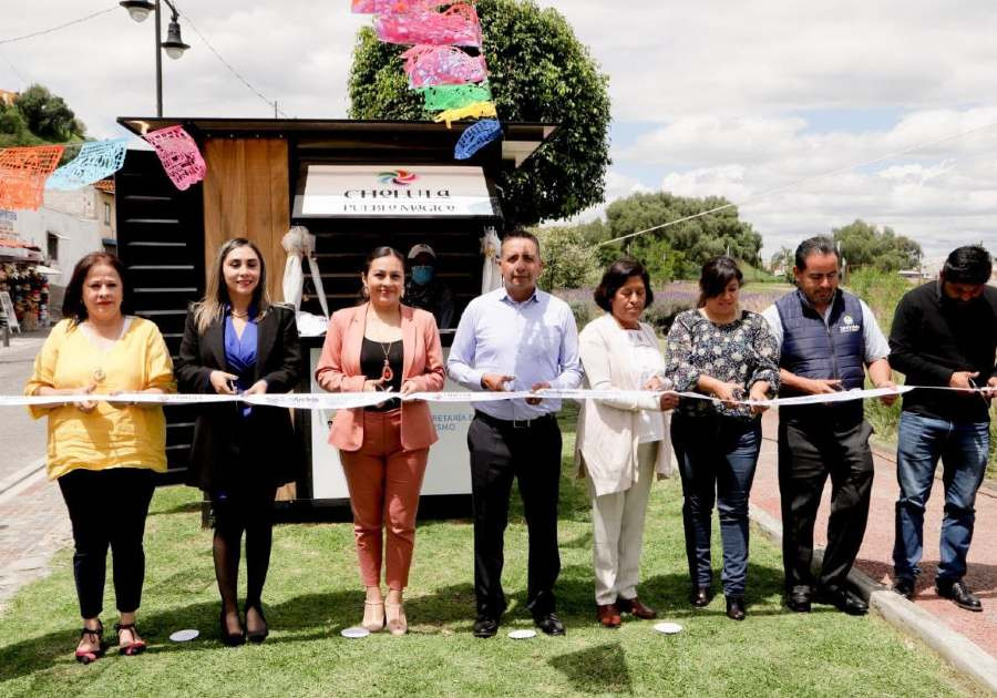 Inaugura Tlatehui módulos de información turística en San Andrés Cholula