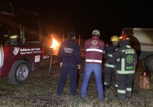 Arrasa incendio con 287 vehículos en corralón de Amozoc