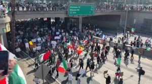 Miles de mexicanos protestan en Los Ángeles contra redadas y deportaciones