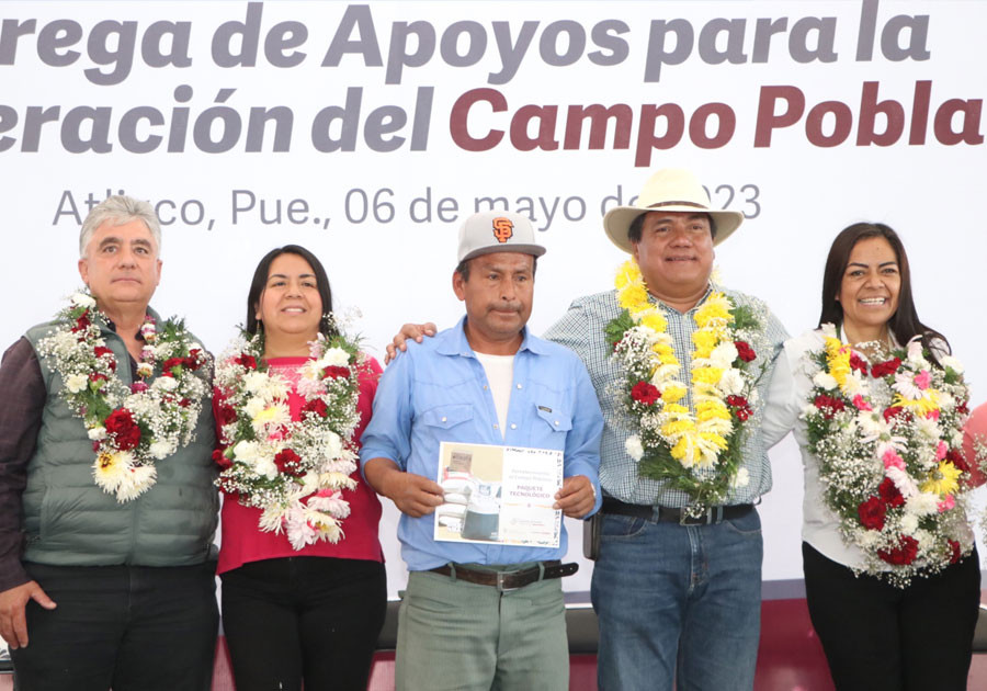 En Atlixco, gobierno de Sergio Salomón entrega programas para el campo