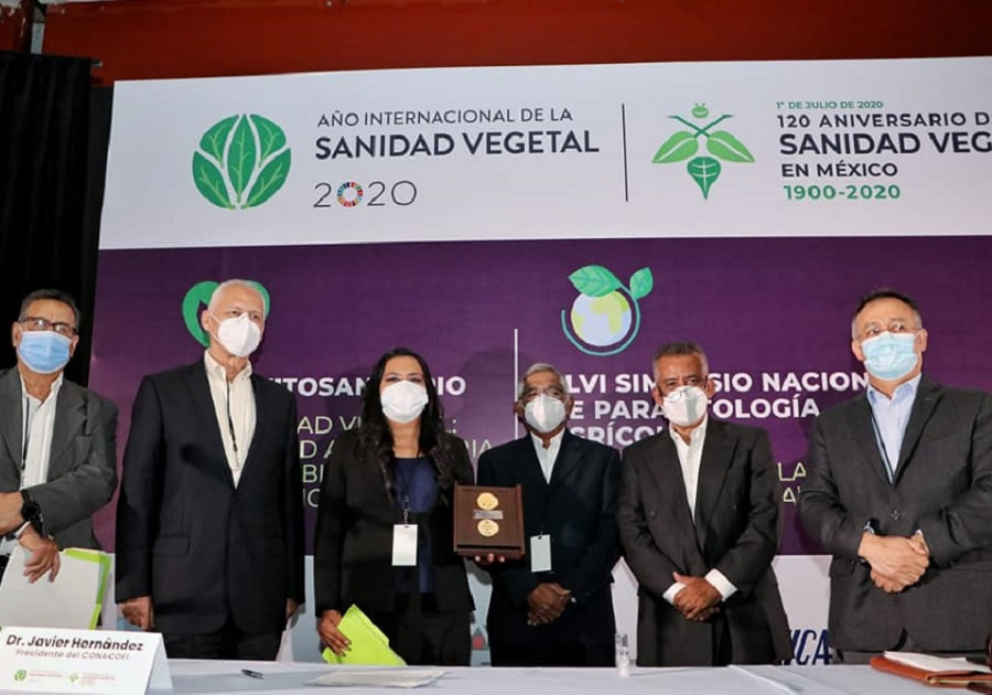 Recibe titular de SDR-Puebla el Premio Nacional de Parasitología