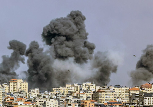 Ataques de Hamas e Israel dejan cientos de muertos y desencadenan una escalada de violencia