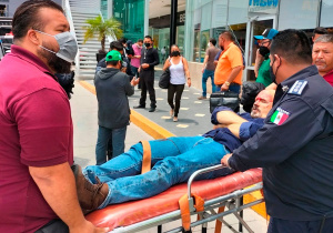 Dos heridos deja asalto a cuentahabiente en Vía Atlixcáyotl