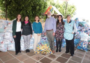 Encabeza Gaby Bonilla entrega de más de cinco toneladas de tapitas para niños con cáncer