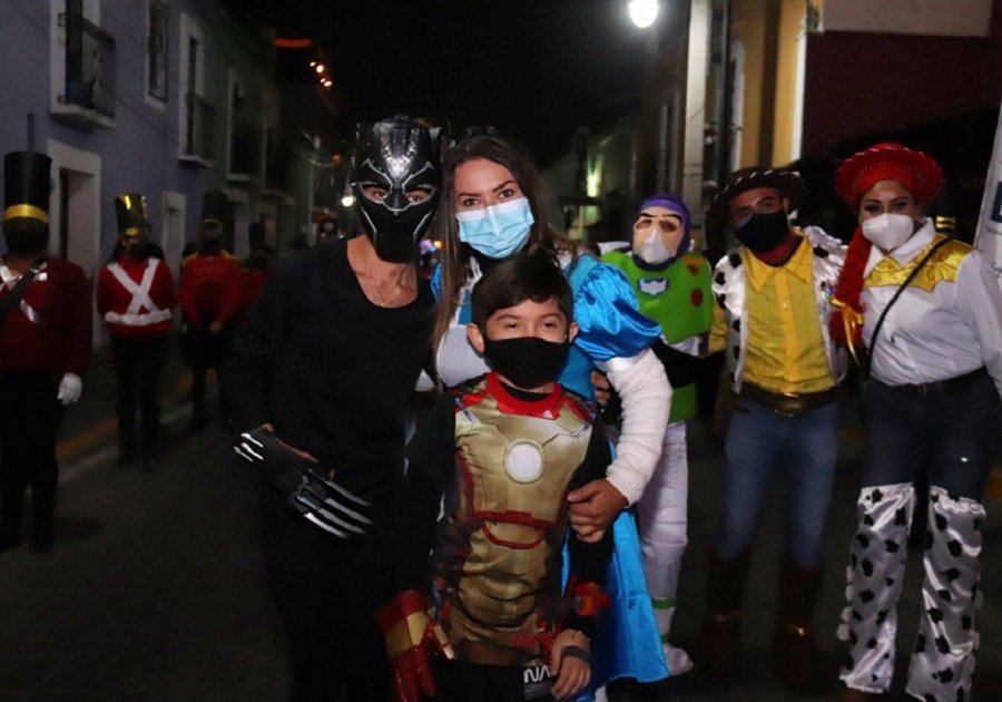 Encabeza María de la Barreda desfile Familia con ilusión