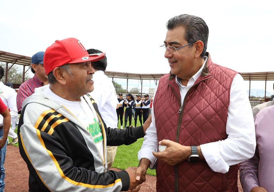 Con entrega de campo de béisbol, gobierno de Sergio Salomón impulsa la recreación ciudadana