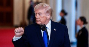 Trump exige a México intensificar combate tras muerte de El Mencho