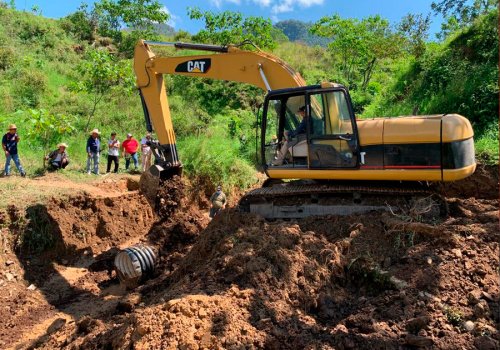 Despliega Infraestructura maquinaria en Hermenegildo Galeana y Tepatlán