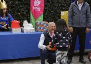 Niñas y niños del SMDIF reciben juguetes por Día de Reyes