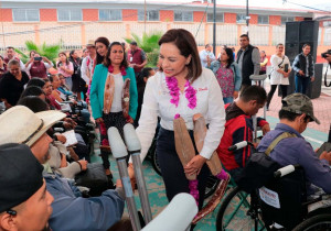 Entrega SEDIF aparatos rehabilitatorios para 25 municipios de Sierra Nororiental