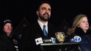 Mamdani firma orden que limita al ICE y protege inmigrantes en Nueva York