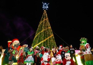 Realiza Gobierno de Cholula encendido del árbol navideño