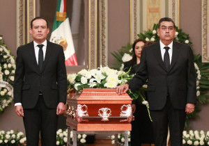 Asiste Sergio Salomón a homenaje póstumo de la legisladora Aurora Sierra Rodríguez