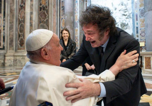 Milei abraza al Papa tras canonización de primera santa argentina