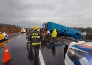 Venía de Baja California el autobús volcado en Ocoyucan