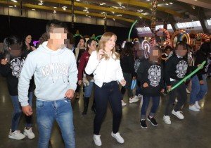 Convive Ceci Arellano con jóvenes de Casa del Adolescente en el Festival Navideño