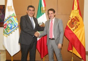 Se reúne el gobernador Sergio Salomón con embajador de España