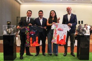 Presentan medalla y playeras oficiales del Maratón de Puebla
