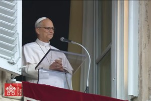 Papa León XIV encabeza el Angelus y anuncia regreso gradual a sus actividades