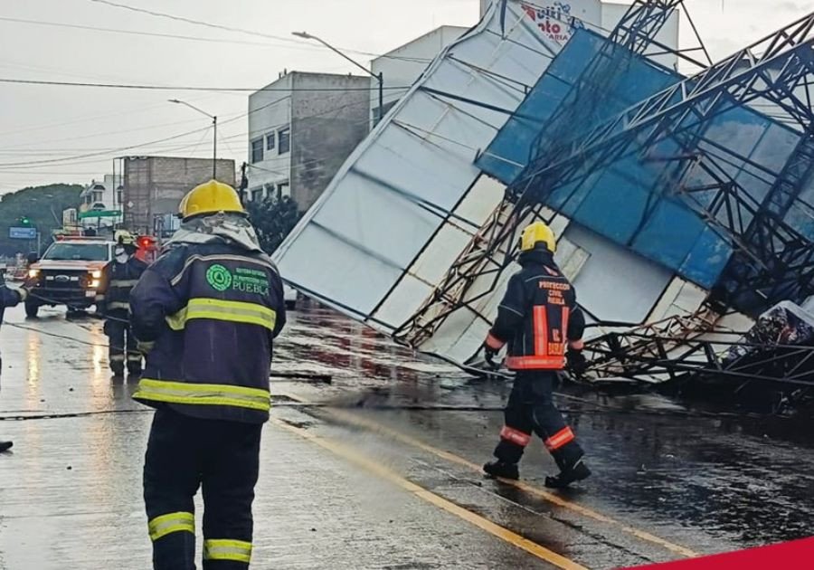 Reportan afectaciones en Puebla capital por intensa lluvia