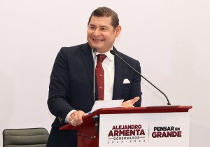 Con servidores públicos comprometidos y con amor a Puebla se gobernará: Armenta