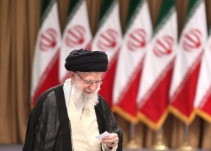 Reportan muerte de Ali Khamenei líder supremo de Irán tras ataques de EUA e Israel