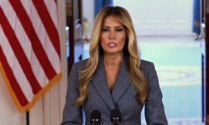 Melania Trump rechaza acusaciones sobre Epstein