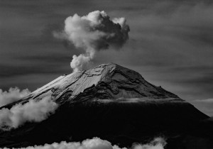 Suman 193 atenciones por rinitis relacionada con ceniza del volcán