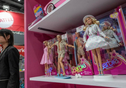 Mattel vuelve a generar ganancias, pero pedidos de muñecas Barbie caen en 2T